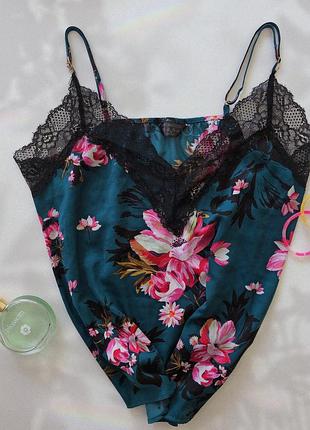 Шикарна майка з мереживом, нічна майка