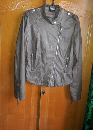 Куртка - косуха, темно коричневого кольору, розмір l