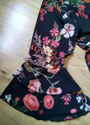 Чорна квіткова шифонова блузка quiz з довгими рукавами з воланами/квітковий принт флористичний1 фото