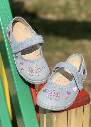 Дитячі кеди мокасини сліпи сліпони кросівки тапочки в сад