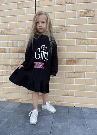 Трикотажна сукня з капюшоном з надписом