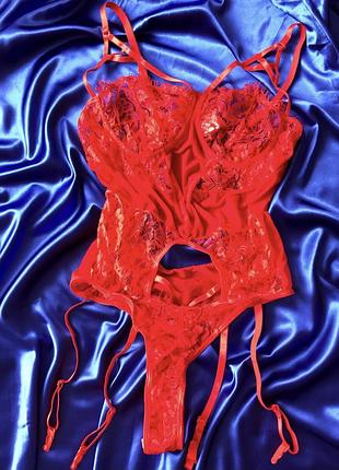 Кружевное боди на подтяжках