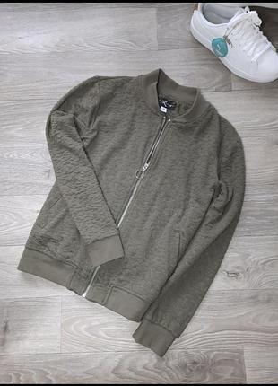 Бомбер размер s-m.