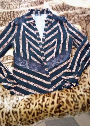 Дуже красива і нарядна блузка