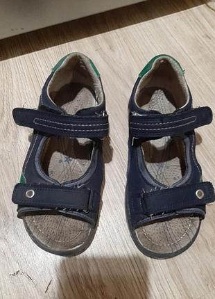 Сандалі, босоніжки