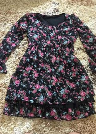 Літнє плаття в яскраві квіти