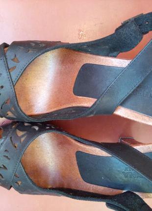 Итальянчские кожаные босоножки стукалки от sabrina