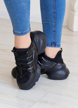 Кросівки жіночі чорні спортивні на шнурівці чорного кольору