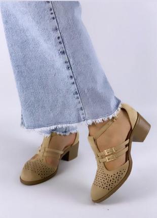 Туфлі на зручному туфельки.