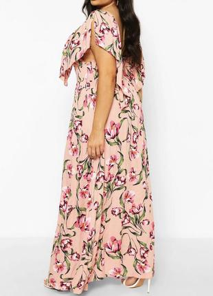 Сукня максі з квітковим принтом і оборками boohoo рожеве 💓 квітковий принт 🌷 легке 💭 елегантне💭 літо 🌞 весна 🌿2 фото