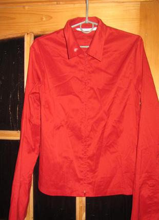 Красная рубашка на молнии