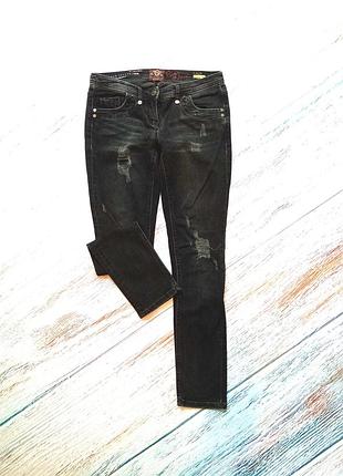 Чёрные рваные джинсы скини