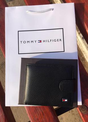 Кошелек tommy hilfiger черный / портмоне / подарочная упаковка на подарок мужу1 фото