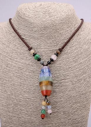 Кулон на шнурке с бусинами из натурального камня