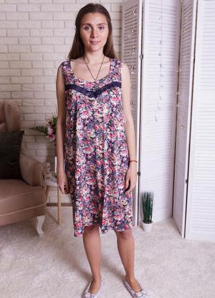 Сорочка батальна на бретелях - темні квіти3 фото