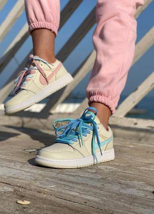 Жіночі короткі шкіряні кросівки nike air jordan 1🆕бежеві найк аїр джордан🆕