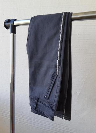 Сірі джинси скінні з лампасами