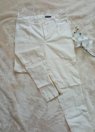 Белые брюки стрейчевые