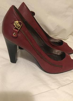 Туфли открытые пальцы