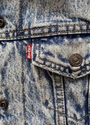 Стильна джинсова курточка на хутрі levi’s5 фото