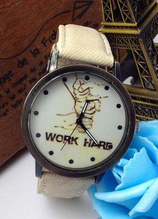 Наручний годинник work hard білі