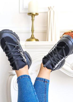 Жіночі кросівки текстильні на шнурівці чорного кольору5 фото