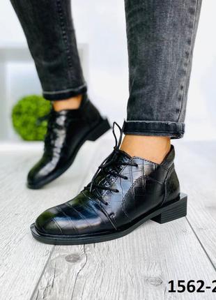Женские кожаные ботинки на шнуровке9 фото