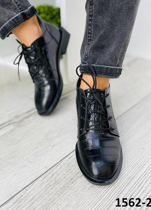 Жіночі шкіряні черевики на шнурівці