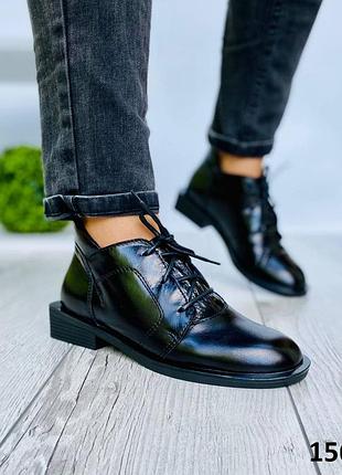Жіночі шкіряні черевики на шнурівці
