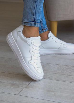 Белые кроссовки на плоской подошве белого цвета женские5 фото