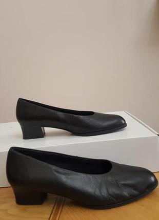 Туфлі шкіра,38,5-39 італія