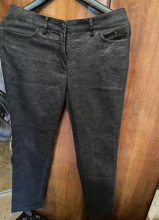 Тонкие джинсы черного цвета1 фото