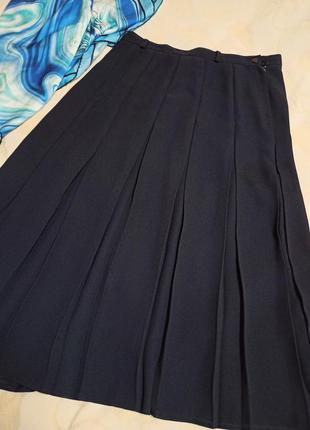 Темно-синяя юбка в складку,44-48разм.2 фото