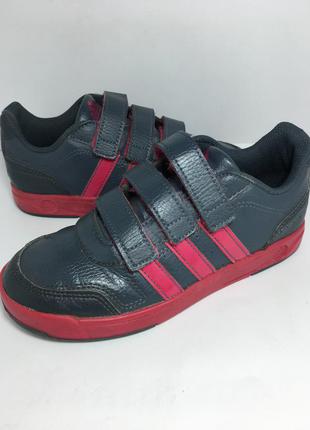 Оригінальні кросівки adidas