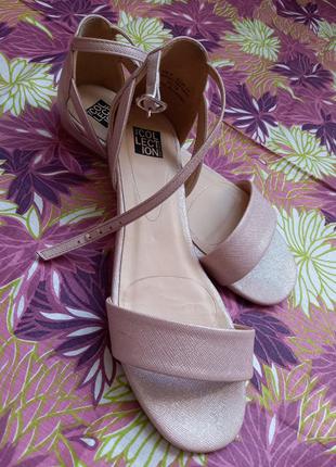 Красиві босоніжки