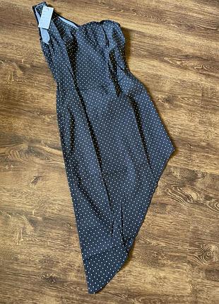 Трендовое вечернее асиметричное платье в горох