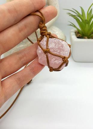 🔺💎✨ плетеный кулон-сеточка в стиле макраме на шнурке с натуральным камнем розовый кварц