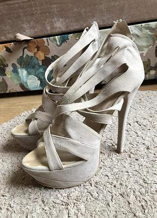 Босоніжки світло-бежеві під замш 38 р