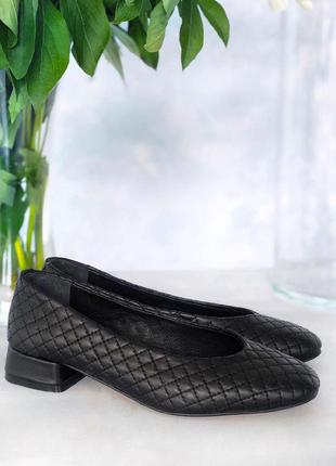 Красивые туфельки на низком каблуке 2 см стёганые кожаные3 фото