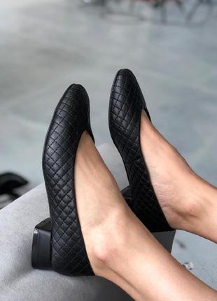 Красивые туфельки на низком каблуке 2 см стёганые кожаные2 фото