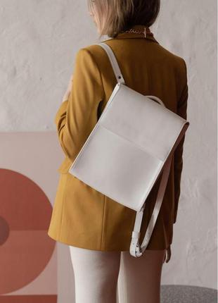 Жіночий білий шкіряний рюкзак
