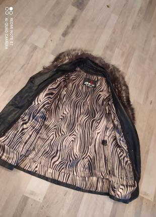 Зимова шкіряна куртка з шикарним хутром на комірі3 фото
