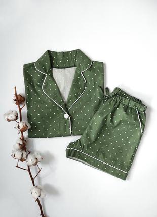 Зеленая пижама рубашка и шорты в мелкий горох1 фото