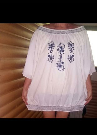 Красива білосніжна сорочка вишиванка . швейцарія.