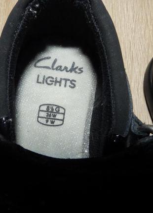 Балетки туфли школьные clarks trixi candy infant hook & loop smart formal school shoes light5 фото