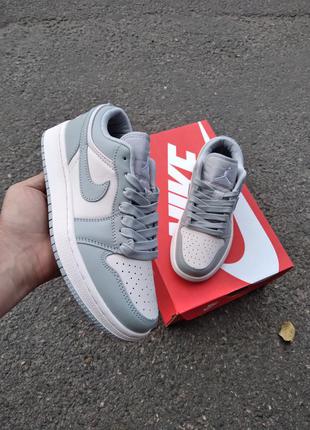 Женские кроссовки nike air jordan 1 low3 фото