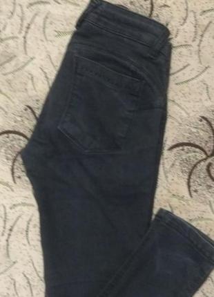 Джинси завужені, стрейчеві
