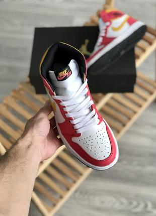 Nike jordan retro 1 женские кроссовки найк джордан красно белые8 фото