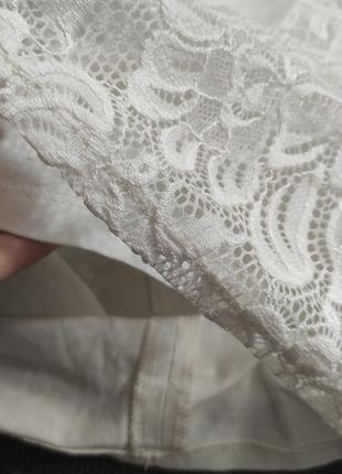 Шкільна біла мереживна блузка