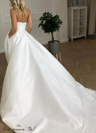 Атласна весільна сукня з декором з шлейфом бюстьє обмін7 фото